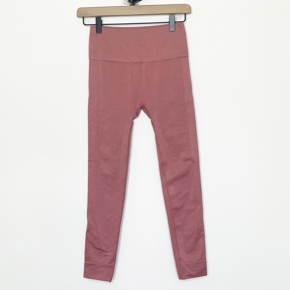 Fabletics High Waisted Seamless Ribbed 7/8 Leggings Pink Small - Picture 1 of 2